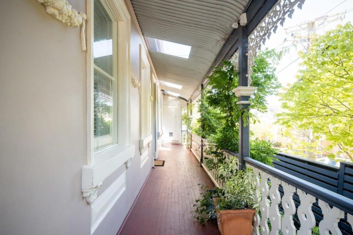 Charming On Charles Launceston Exterior foto