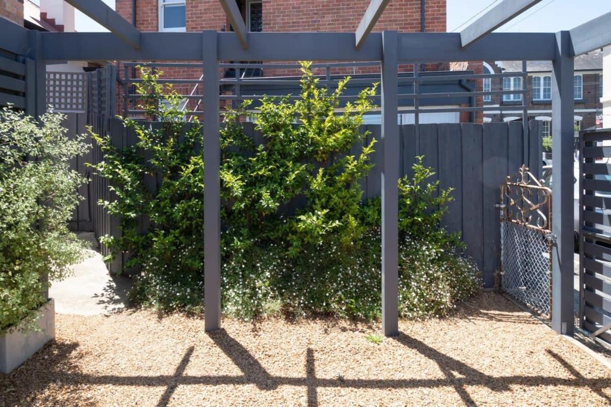 Charming On Charles Launceston Exterior foto
